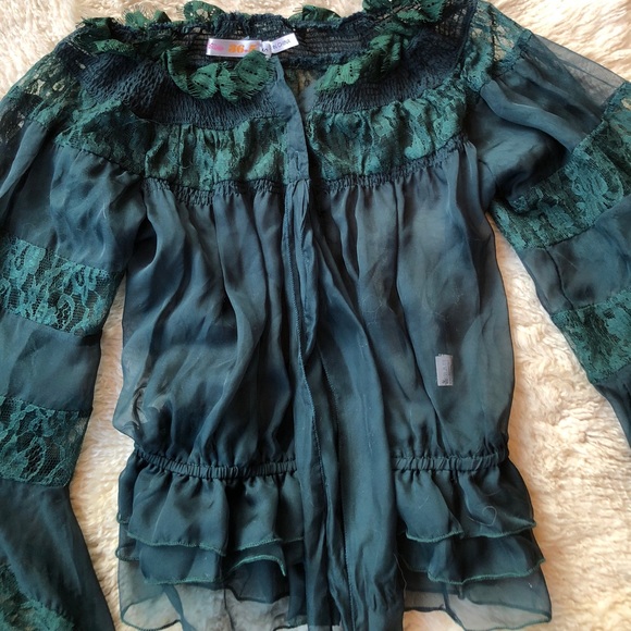 Never been worn lace & ruffle green Folwing shirt - Picture 3 of 6